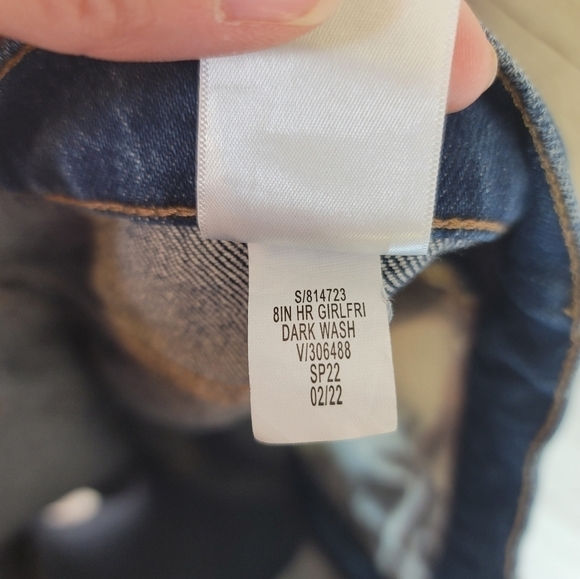 BANANA REPUBLIC 8INCH HIGH RISE GIRLFRIEND SHORTS IN DARK WASH, SZ 29 - Picture 9 of 9